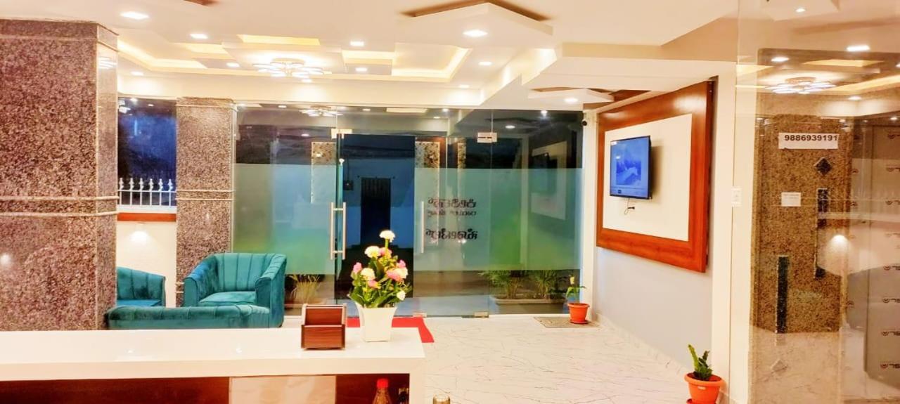 Keerthis Royal Suites - Near International Airport Terminal 1 And 2 Yelahanka Exterior foto