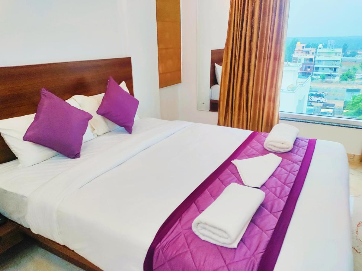 Keerthis Royal Suites - Near International Airport Terminal 1 And 2 Yelahanka Exterior foto