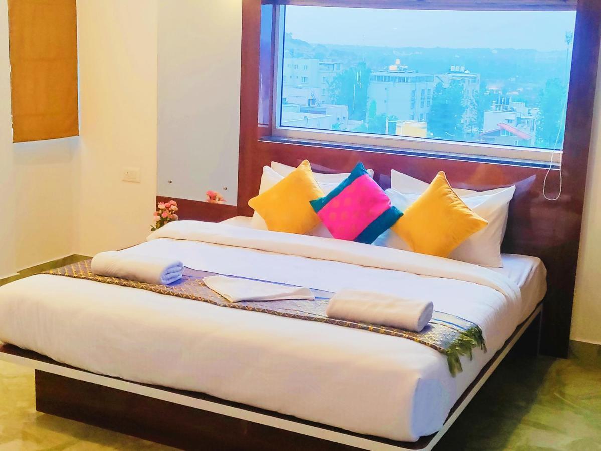 Keerthis Royal Suites - Near International Airport Terminal 1 And 2 Yelahanka Quarto foto