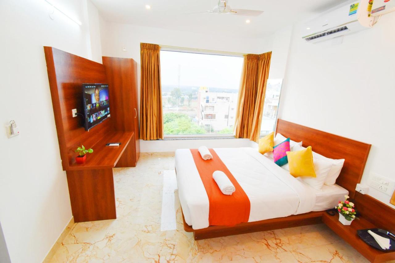 Keerthis Royal Suites - Near International Airport Terminal 1 And 2 Yelahanka Quarto foto