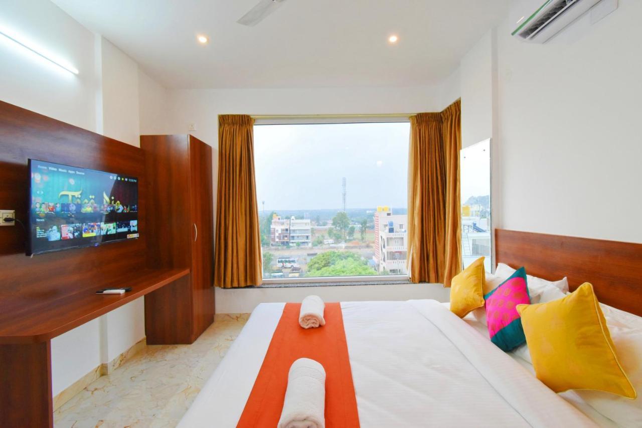 Keerthis Royal Suites - Near International Airport Terminal 1 And 2 Yelahanka Exterior foto