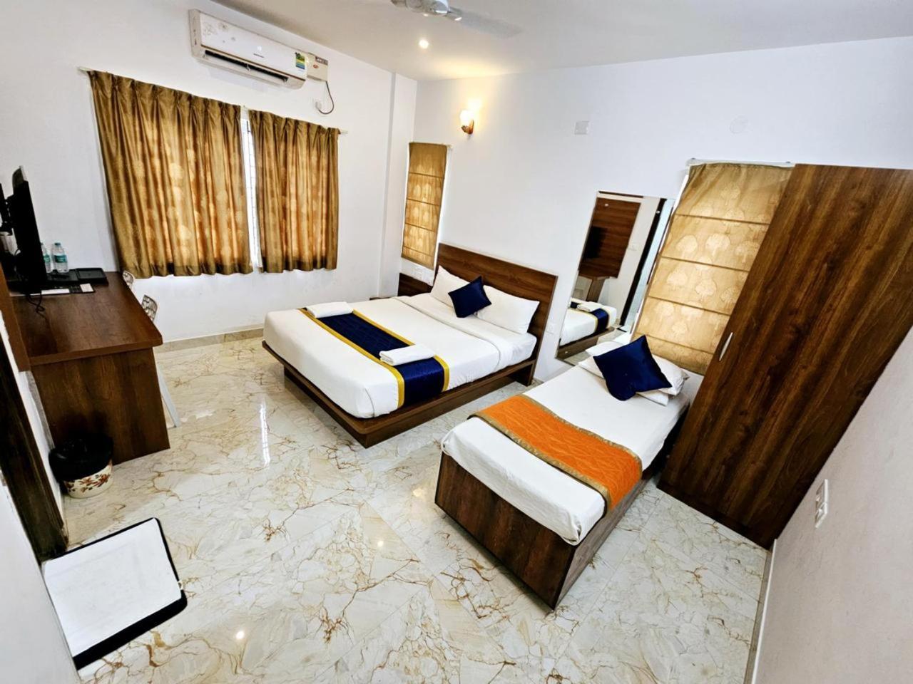 Keerthis Royal Suites - Near International Airport Terminal 1 And 2 Yelahanka Exterior foto
