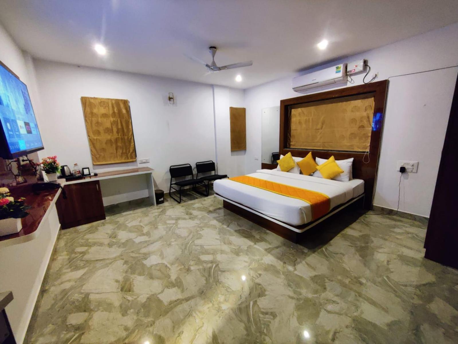 Keerthis Royal Suites - Near International Airport Terminal 1 And 2 Yelahanka Exterior foto